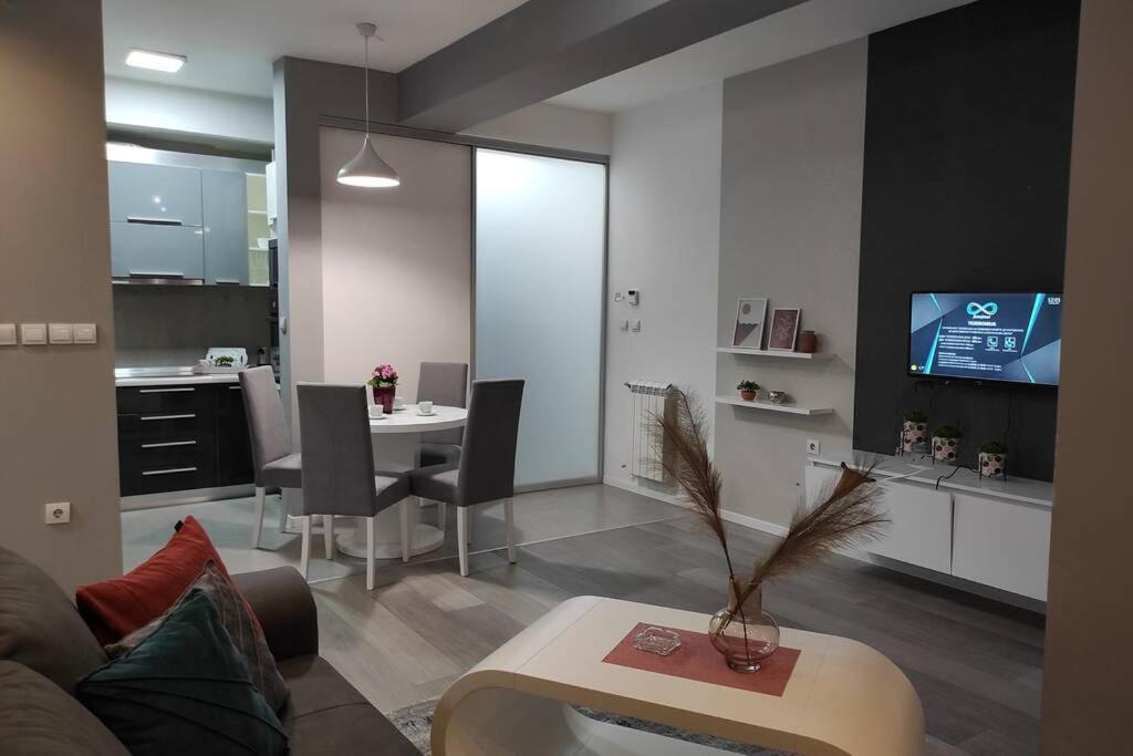 Centar One Apartmant سكوبجي المظهر الخارجي الصورة
